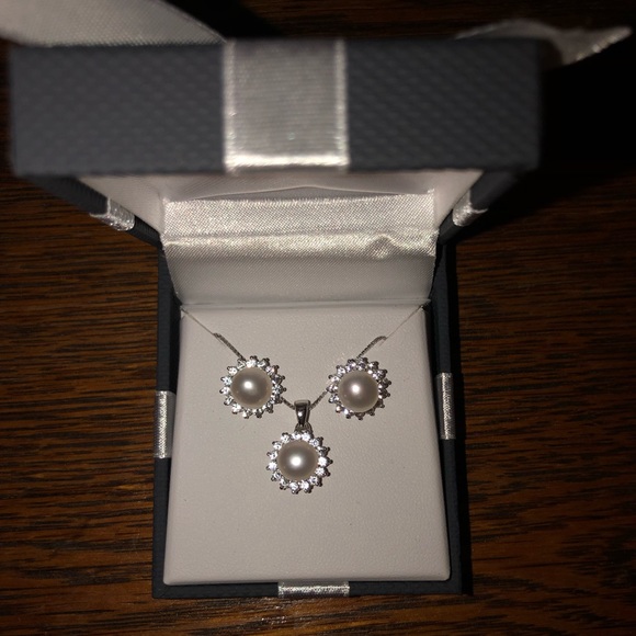 Necklace & earring set - Picture 1 of 3